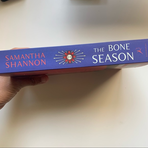 📖 The Bone Season by Samantha Shannon - Picture 5 of 8